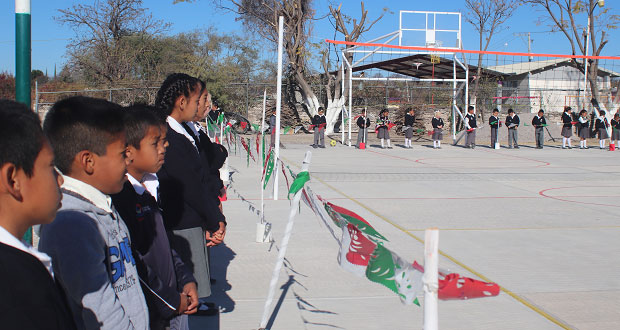 En nueva cancha, alumnos de primaria podrán hacer deporte en Tepexi