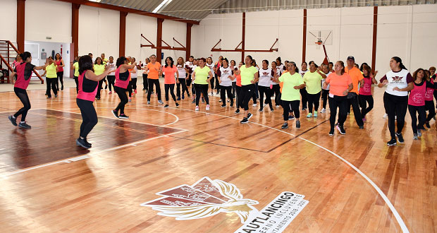 Más de 300 acuden a clases de activación física en Cuautlancingo