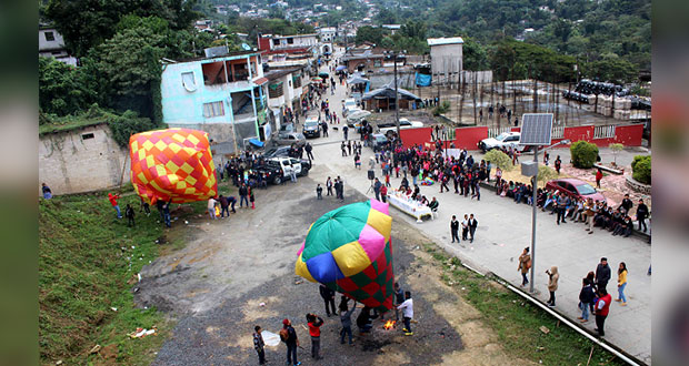 En concurso de globos, alumnos de Huitzilan aplican conocimientos
