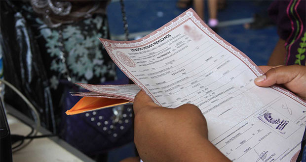 Pese a cuotas, Registro Civil de Puebla da actas con errores y no los asume