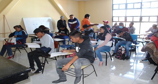 Llevan a cabo primer taller de pintura y dibujo en Instituto Macuil