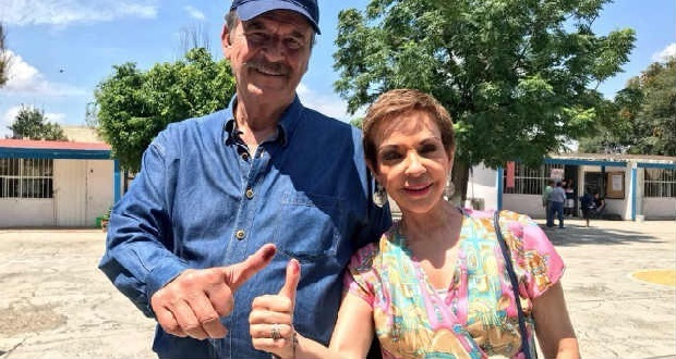 Vicente Fox propone a Martha Sahagún como presidenta de México
