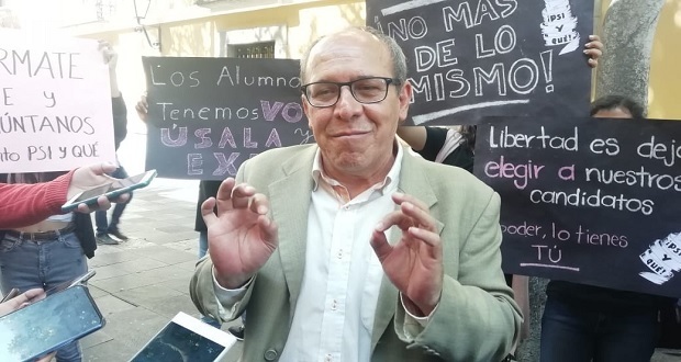 Maestro acusa que BUAP lo bloquea para competir a dirección de Psicología