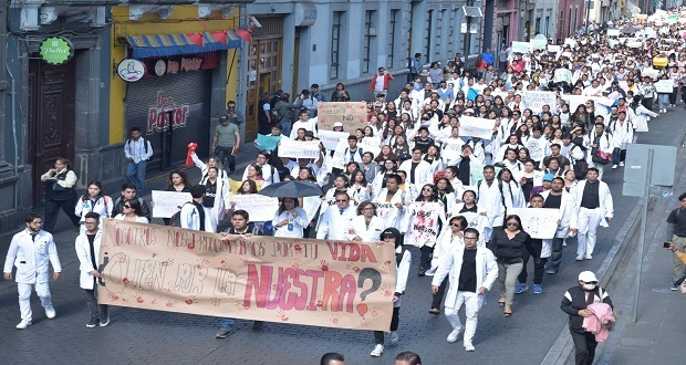 Ni una bata menos, exigen alumnos de Medina en marcha contra homicidios