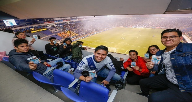 Poblanos disfrutan gratuitamente partidos de futbol en el Cuauhtémoc
