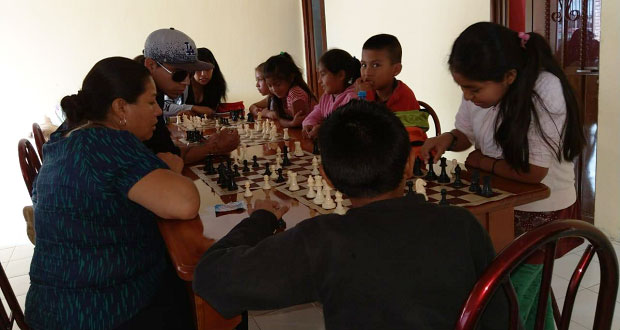 Con club, promueven ajedrez entre niños y jóvenes en Chiconcuautla