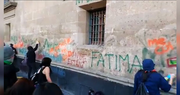 Por tercera vez, se manifiestan feministas afuera de Palacio Nacional