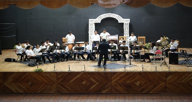 Banda Sinfónica integrada por jóvenes destaca en Feria de Tecomatlán