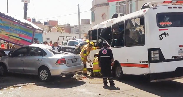 Por persecución, conductor choca contra camión y deja 18 lesionados