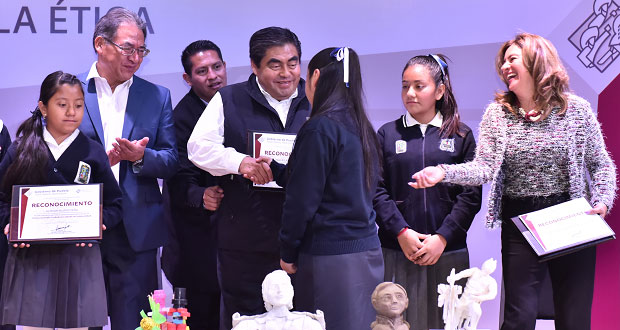 Barbosa llama a colaborar con gobierno para recuperar paz en Puebla
