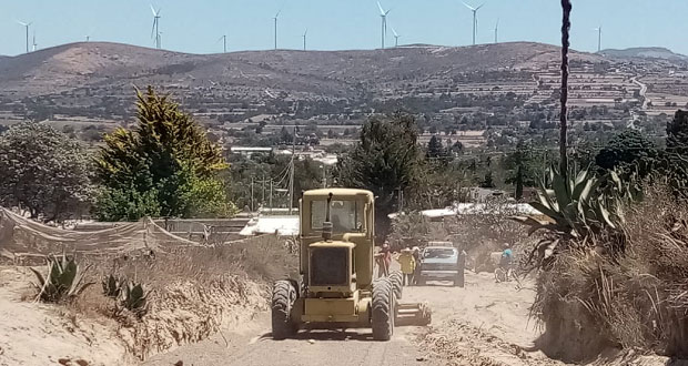 En Cañada Morelos, antorchista inicia rehabilitación de camino