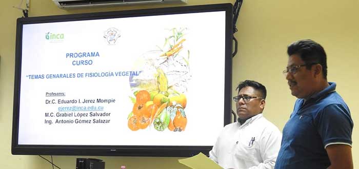 Imparten curso sobre Fisiología Vegetal en Instituto de Tecomatlán