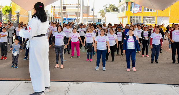 Mujeres participan en la iniciativa del 9M en Cuautlancingo