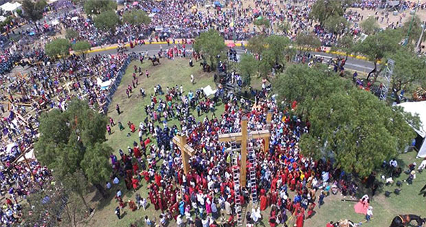 Sin público y vía TV, fieles representarán Viacrucis en Iztapalapa