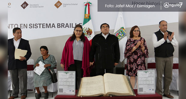 Puebla se convierte en quinto estado en expedir actas de nacimiento en braille