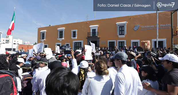Crear Fiscalía Especial de Atención, acuerdan universitarios y gobierno
