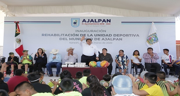 Barbosa entrega apoyos al campo de Ajalpan con inversión de 40 mdp