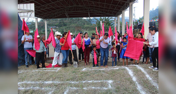 Inicia construcción de gradas en comunidad de Huitzilan