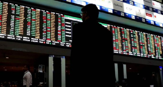 Precio del petróleo se desploma y pega a las bolsas mundiales