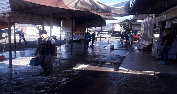 Locatarios realizan limpieza en 6 mercados de la “28 de Octubre”