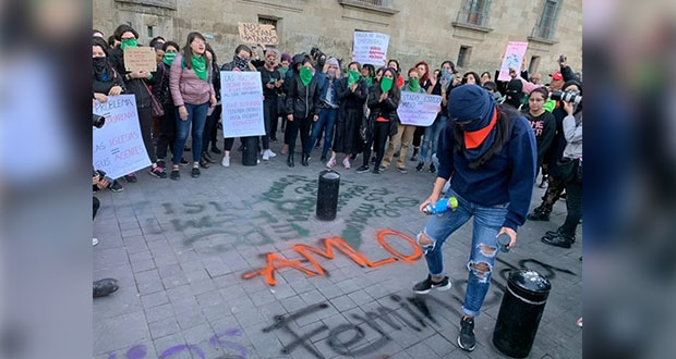 En protestas de mujeres, hay quienes “están en contra nuestra”: AMLO