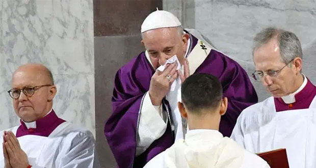 Someten al papa Francisco a prueba de Covid-19 y da negativo