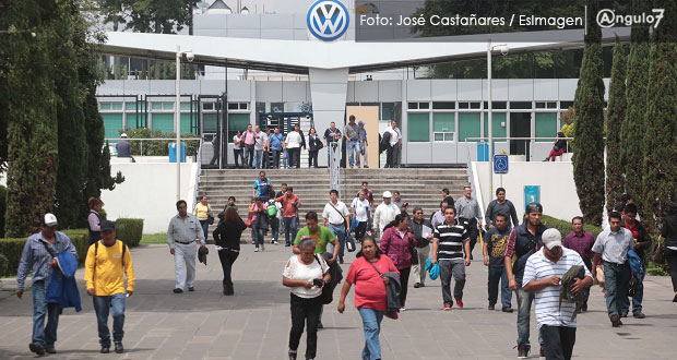 VW en Puebla eleva medidas sanitarias con personal y cambios de turno