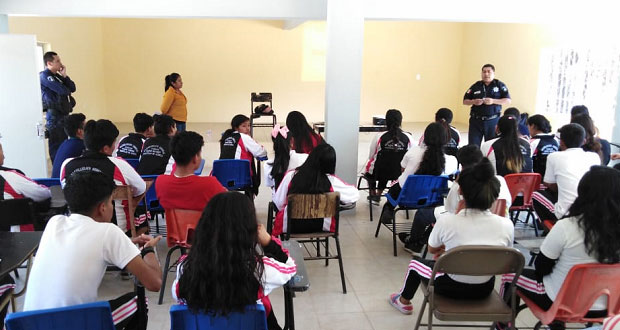 Con pláticas, buscan prevenir adicciones entre alumnos de Acatlán