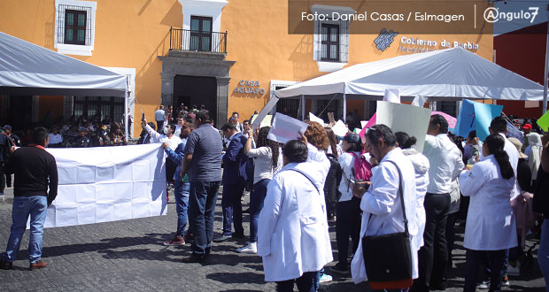 En protesta en Casa Aguayo, extrabajadores de Salud piden ser recontratados