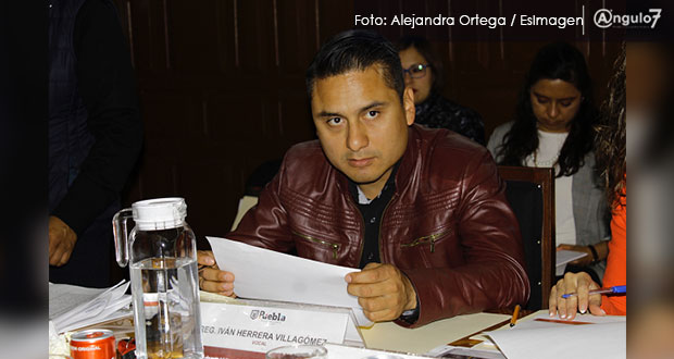 Regidor Iván Herrera apadrina imposición de consejo en Agua Santa, acusan