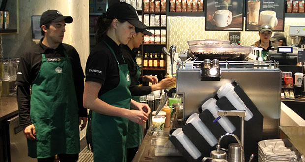 Ausencia laboral sin sueldo, plantea operadora de Starbucks, Vips y otros