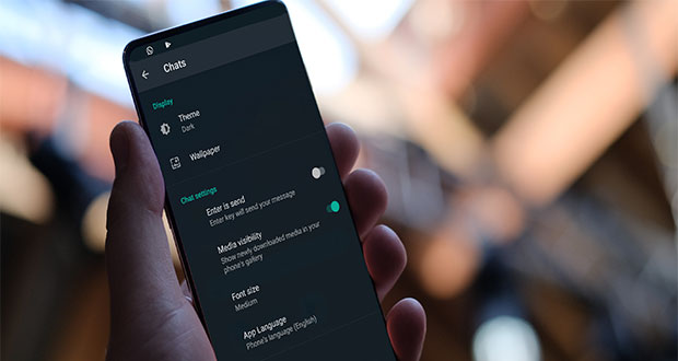 WhatsApp crea un modo oscuro para teléfonos con iOS y Android