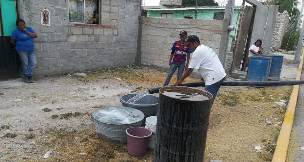 Abastecen a familias de Atexcal con agua potable