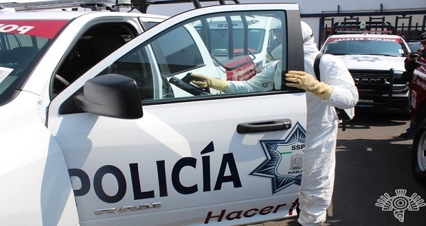 Dan cubrebocas a policías estatales y sanitizan instalaciones