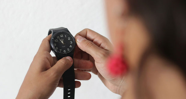 No olvides adelantar tu reloj el domingo por el horario de verano