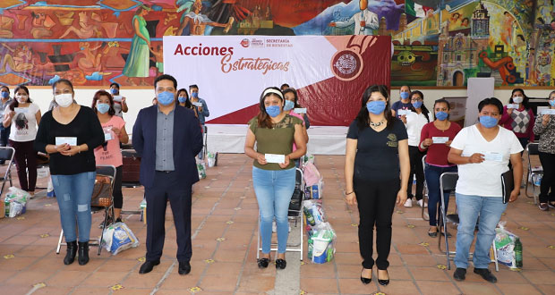 Dan apoyos económicos a profesoras de los CAIC en San Andrés Cholula