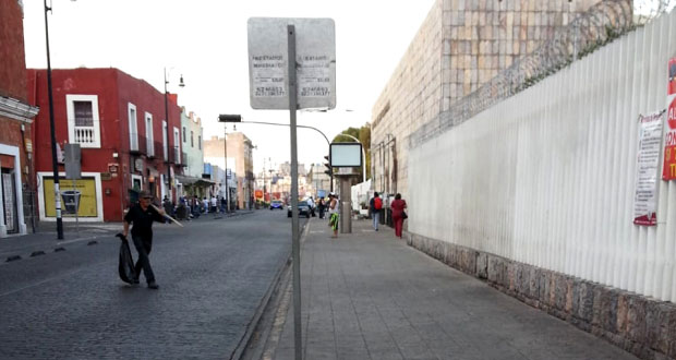 Retiran a ambulantes de entradas de hospitales y del CH de Puebla capital