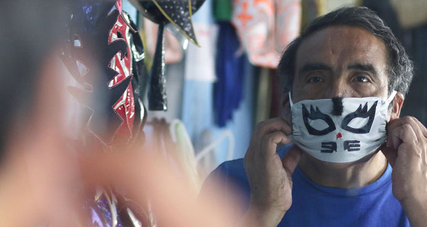 ¿Eres fanático de la lucha libre? Tienes que usar estos cubrebocas