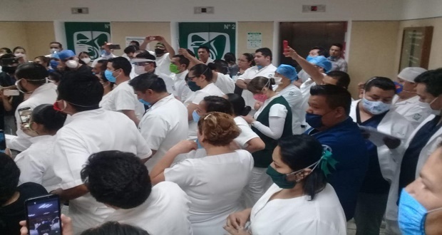 Donan overoles en IMSS de San José, pero no los reparten, acusan