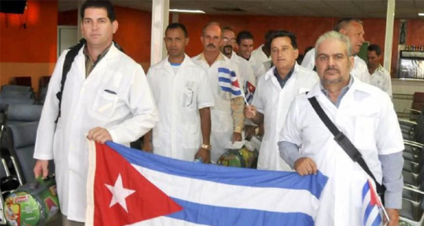 Juez poblano admite amparo frenar llegada de médicos cubanos