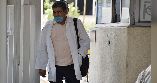 Quejas por discriminación a médicos y pacientes se duplican, alertan