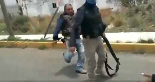 Por pedirles usar cubrebocas, riñen con policías en Esperanza