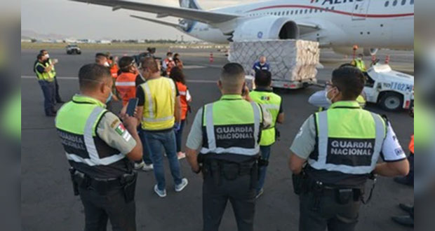 En sexto vuelo desde China, llegan 153 mil caretas médicas a México