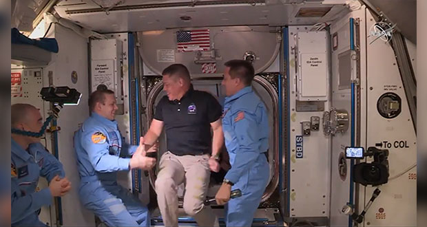 Astronautas de la SpaceX llegan a Estación Espacial Internacional