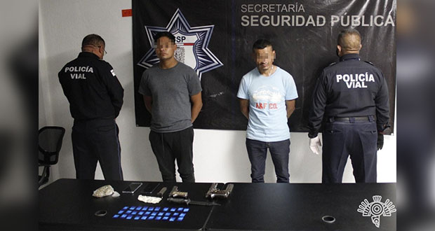 Detienen a 2 con armas y droga