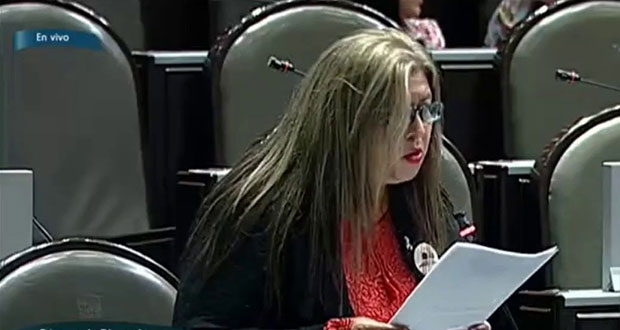 Lady Charola: diputada de Morena trata de evadir Hoy No Circula
