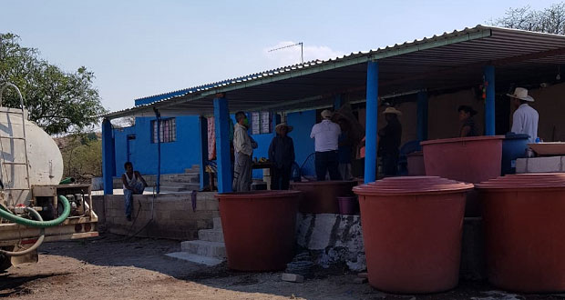 Lleva Antorcha pipas de agua a comunidad de Izúcar de Matamoros