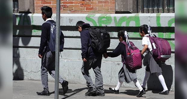 Al regresar a clases, uso obligado de cubrebocas y cuidado de docentes: SEP