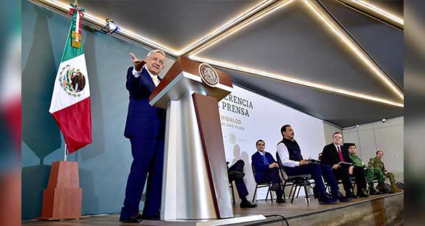 AMLO, abierto a que lo critiquen; plantea que se respeten religiones