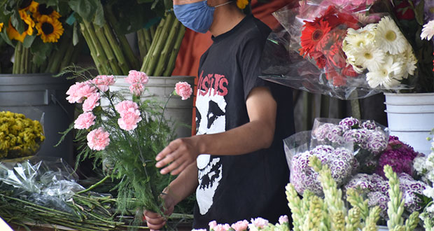 Floristas del mercado Hidalgo, en riesgo de no regresar por Covid-19